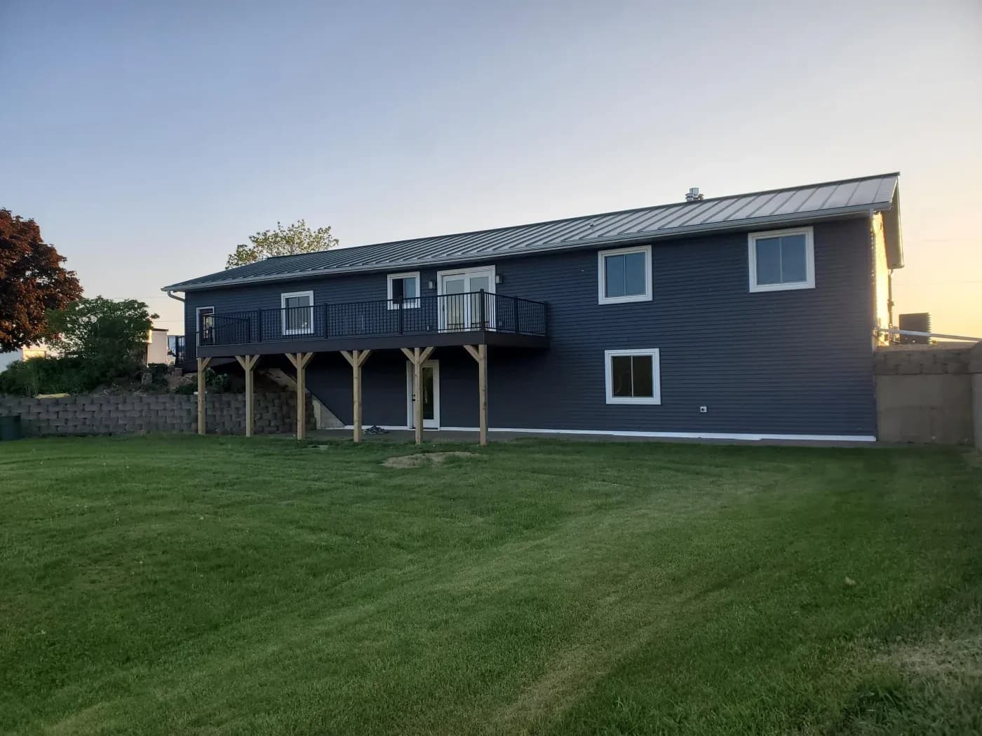 2-Provia-signature-vinyl-siding-nightfall-gutters-soffit-fascia-white-chaseburg-wi